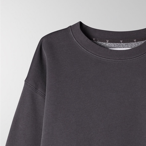 NWT Aritzia TNA Mega Crew with Hi-Rise Shorts Set in GD Periscope - Picture 2 of 4